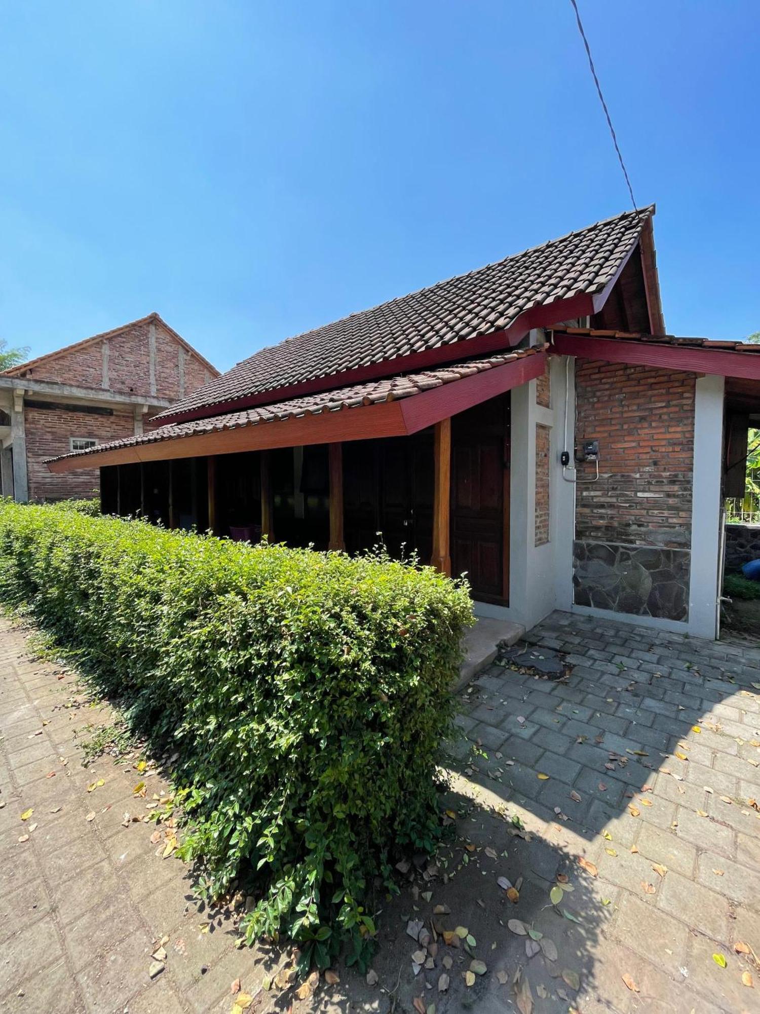 Saka Homestay Boutique & Cafe Magelang Exterior foto