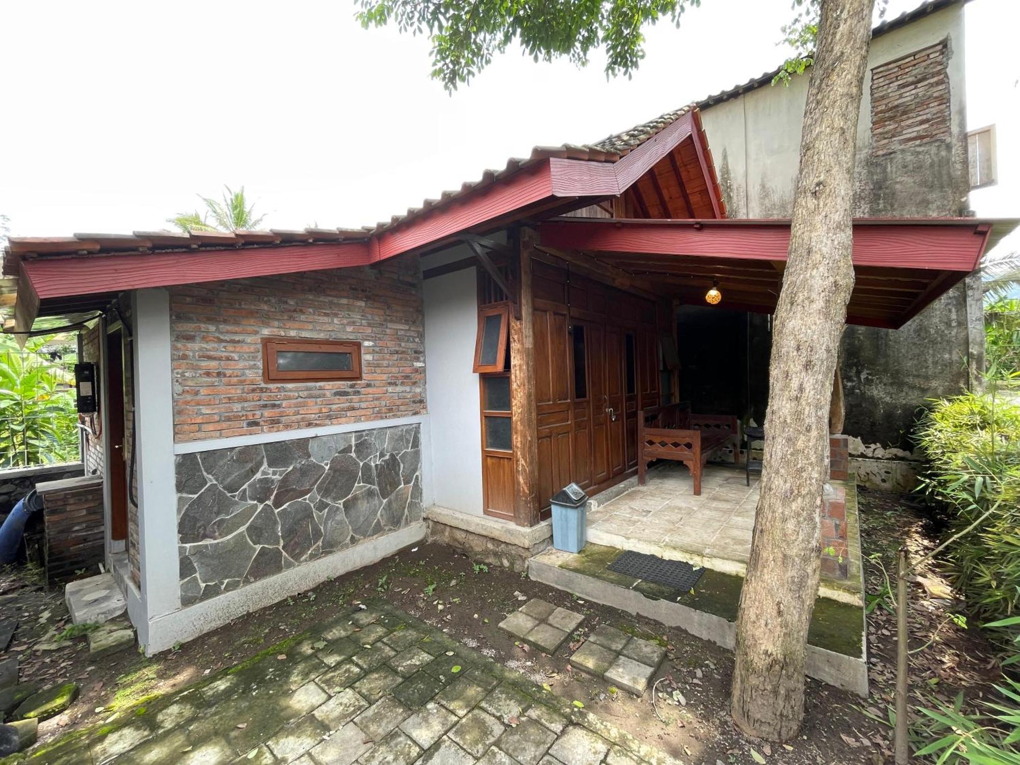 Saka Homestay Boutique & Cafe Magelang Exterior foto